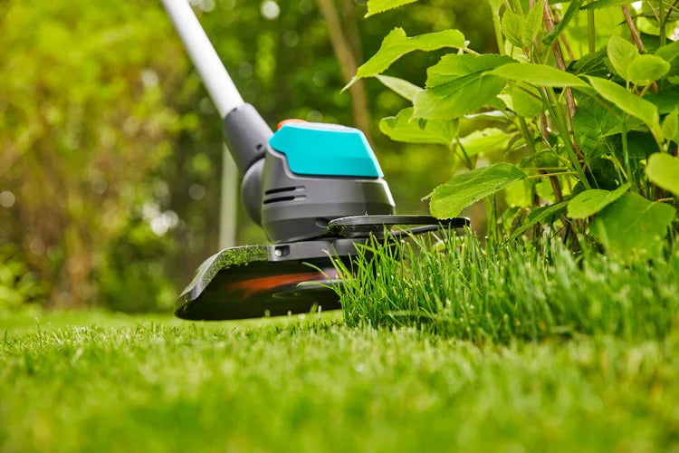 GARDENA EasyCut 23/18V lifestyle