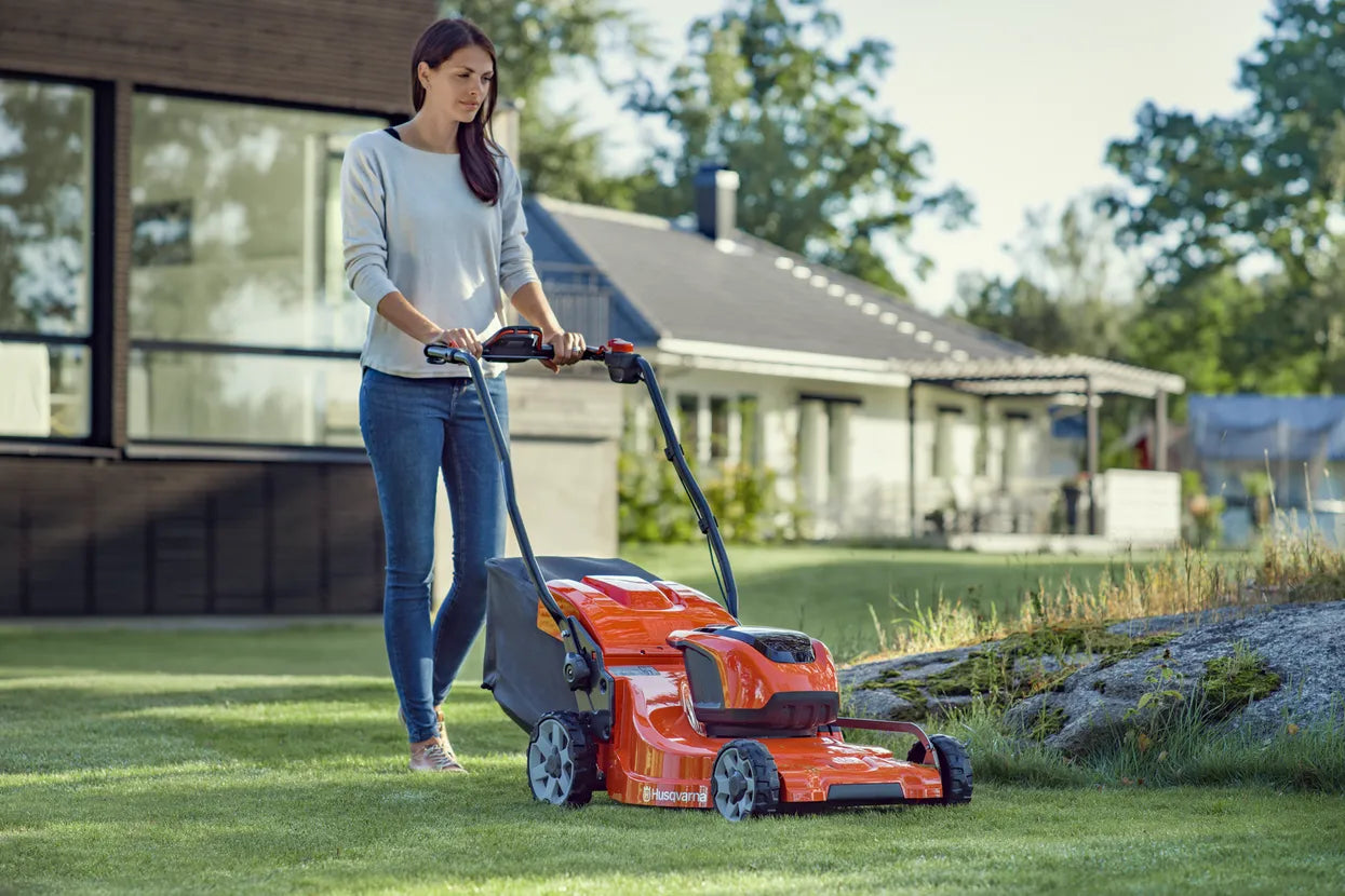 Batteridriven gräsklippare HUSQVARNA LC 353iVX utan batteri och laddare