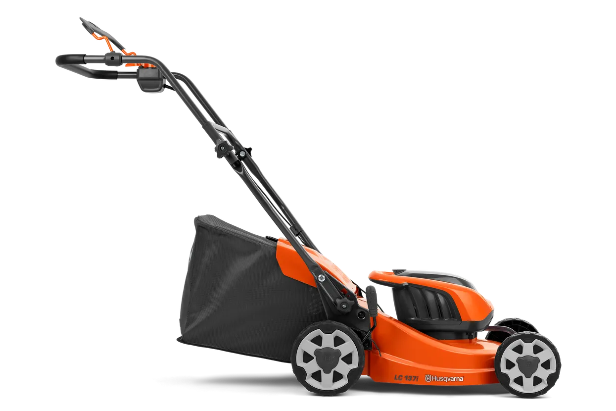 Batteridriven gräsklippare HUSQVARNA LC 137i med batteri och laddare