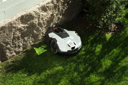 Husqvarna Automower 405VE NERA i trädgård