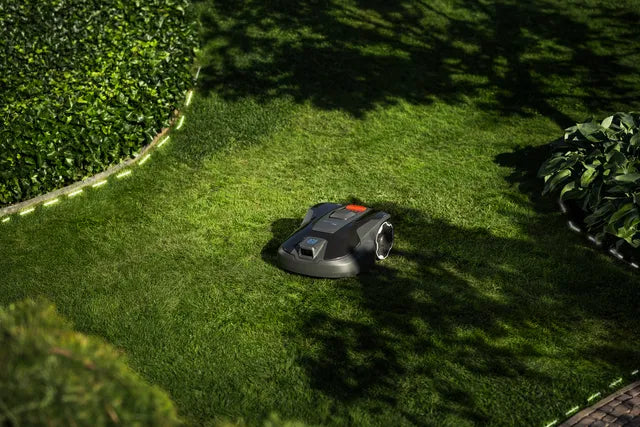 Husqvarna Automower 308V i trädgård
